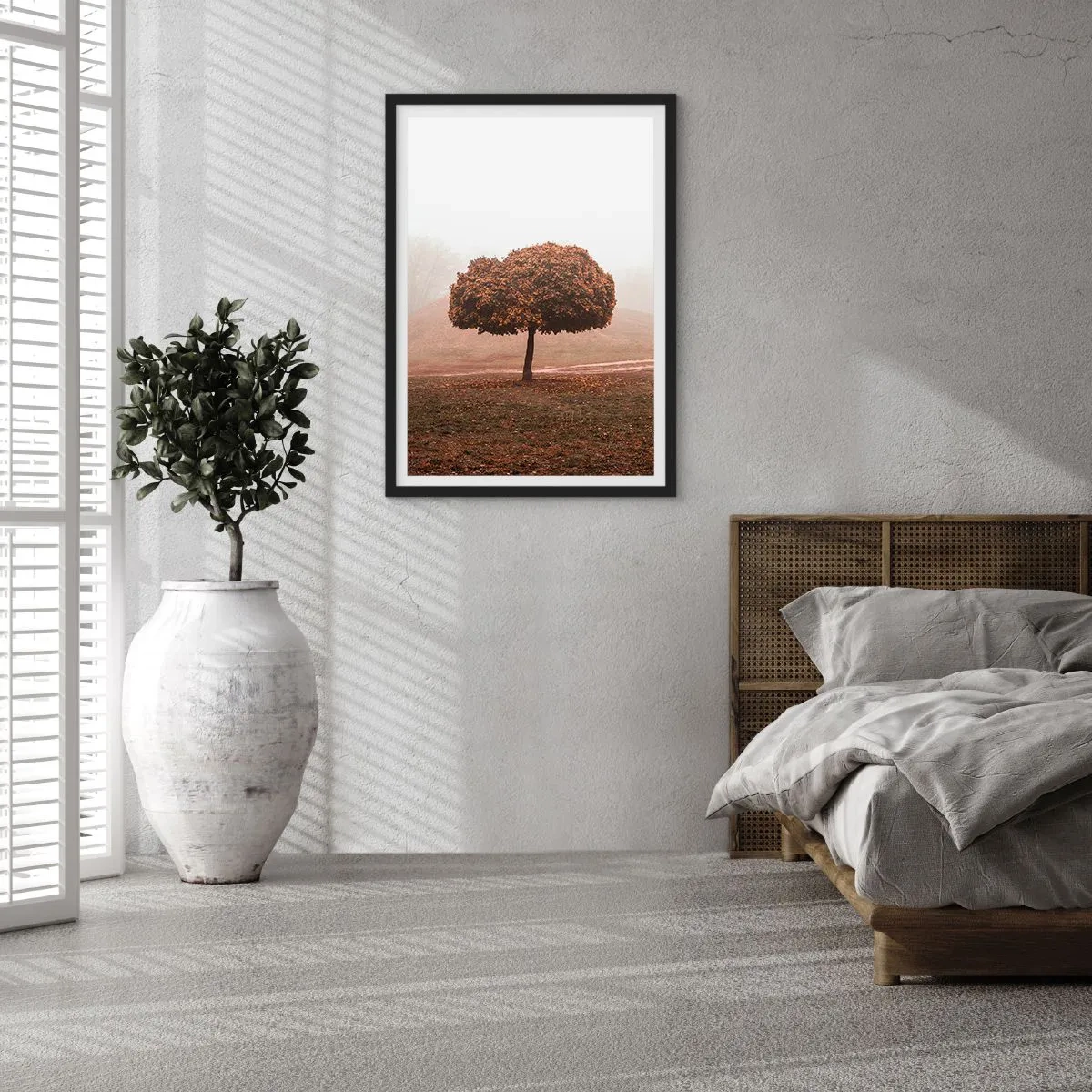 Plakát v černém rámu - Osamělý strom v podzimní mlze - 50x70cm - Po rušném létě - Moderní nástěnná dekorace do obývacího pokoje a ložnice ARTTOR