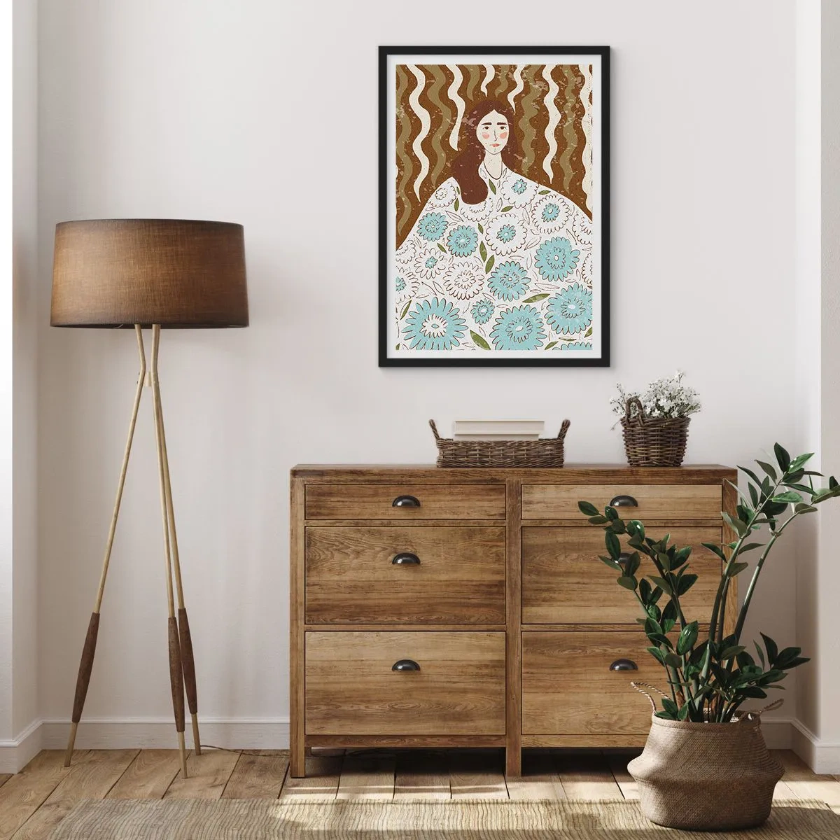 Plakát v černém rámu - Stylizovaný portrét ženy v květinových šatech na pozadí vlnitých vzorů. - 50x70cm - Portrét v květinovém rouchu - Moderní nástěnná dekorace do obývacího pokoje a ložnice ARTTOR