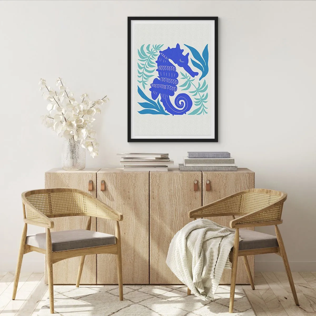 Plakát v černém rámu - Stylizovaný mořský koník obklopený vegetací. - 50x70cm - Na podvodní louce - Moderní nástěnná dekorace do obývacího pokoje a ložnice ARTTOR