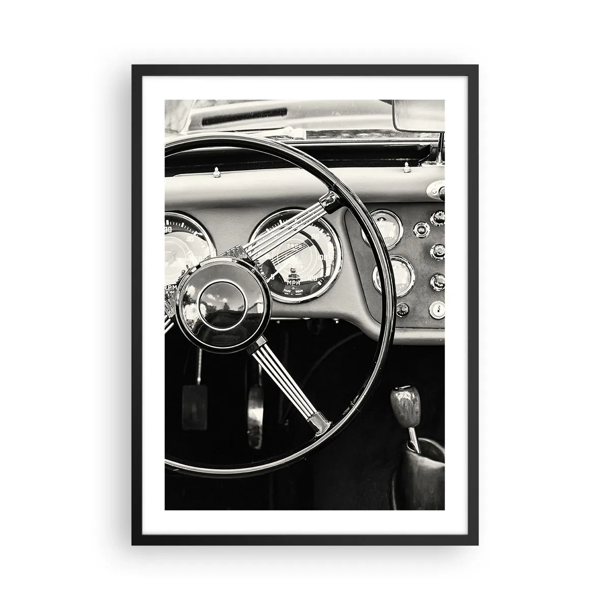 Plakát v černém rámu - Interiér veterána v monochromatickém stylu - 50x70cm - Sen sběratele - Moderní nástěnná dekorace do obývacího pokoje a ložnice ARTTOR