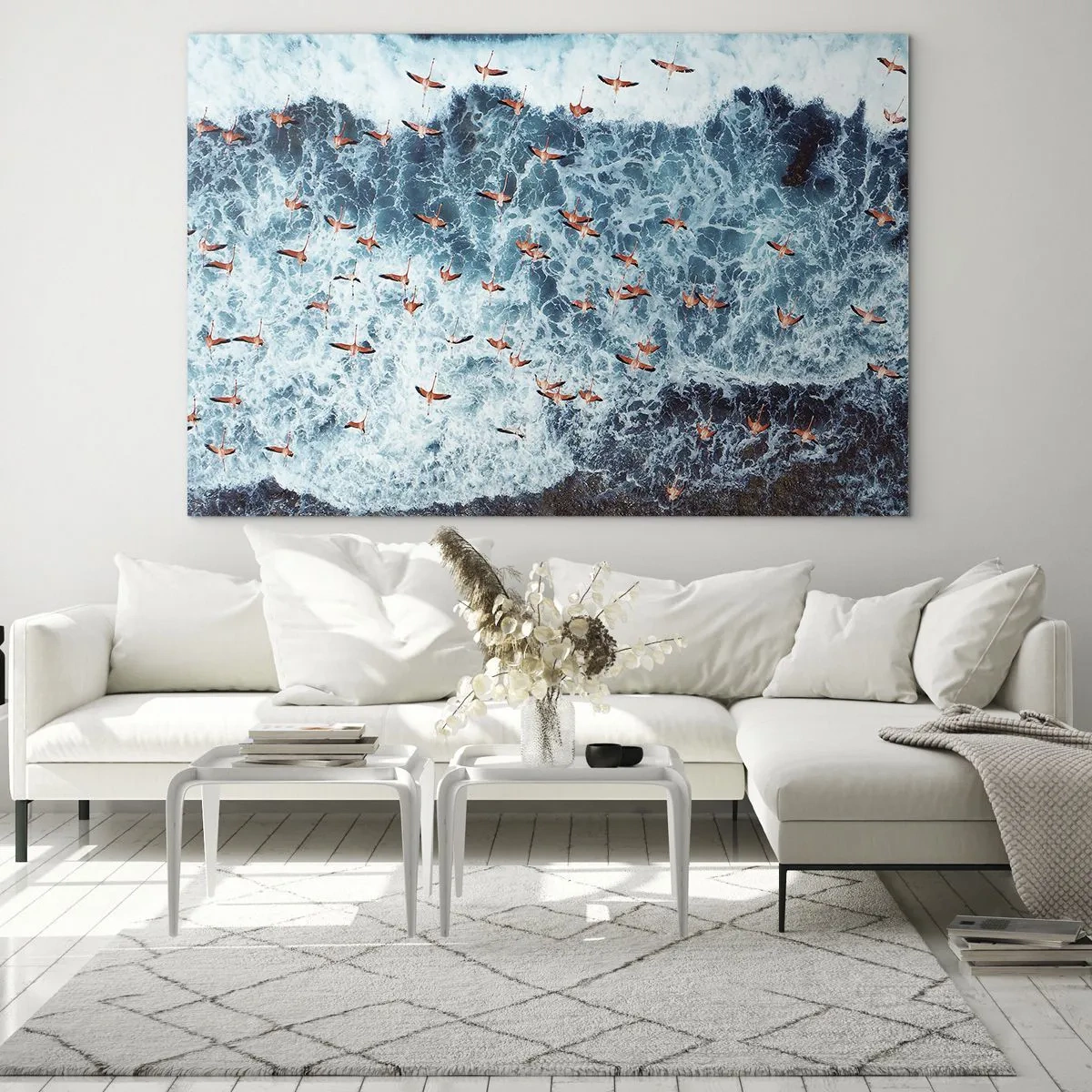 Obraz na skle - Růžoví plameňáci nad rozbouřenými vlnami oceánu - 70x50cm - Přímořský průvod - Moderní nástěnná dekorace do obývacího pokoje a ložnice ARTTOR