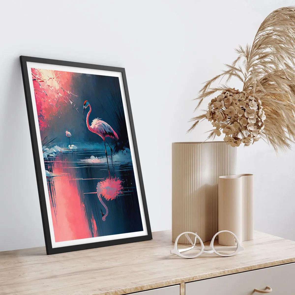 Plakát v černém rámu - Plameňáci na klidném jezeře - 50x70cm - Ptačí útočiště - Moderní nástěnná dekorace do obývacího pokoje a ložnice ARTTOR