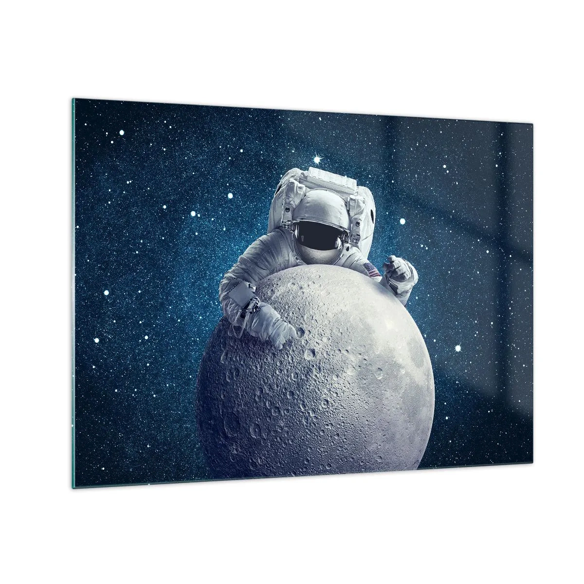 Obraz na skle - Astronaut objímá měsíc proti hvězdné obloze - 70x50cm - Vesmírný vtipálek - Moderní nástěnná dekorace do obývacího pokoje a ložnice ARTTOR
