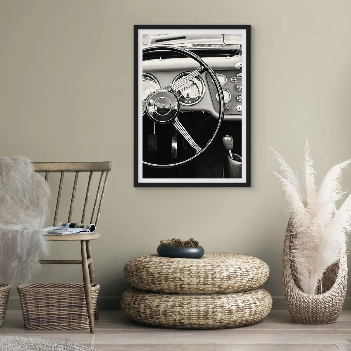 Plakát v černém rámu - Interiér veterána v monochromatickém stylu - 50x70cm - Sen sběratele - Moderní nástěnná dekorace do obývacího pokoje a ložnice ARTTOR