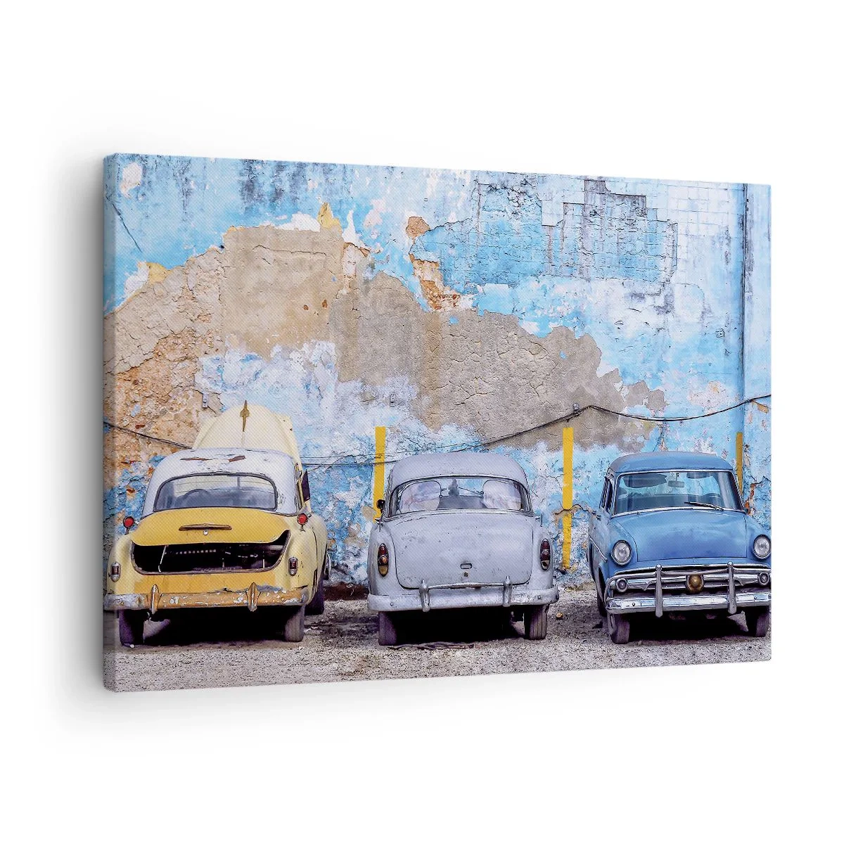 Obraz na plátně - Stará auta na pozadí zničené zdi - 70x50cm - Setkání veteránů - Moderní nástěnná dekorace do obývacího pokoje a ložnice ARTTOR