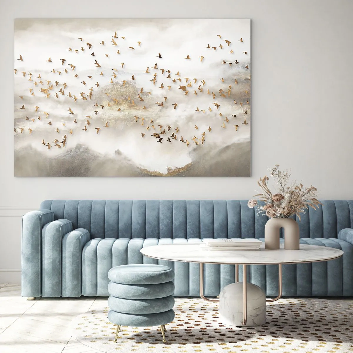 Obraz na skle - Hejno ptáků letících nad mlhavou krajinou - 70x50cm - Je čas… - Moderní nástěnná dekorace do obývacího pokoje a ložnice ARTTOR