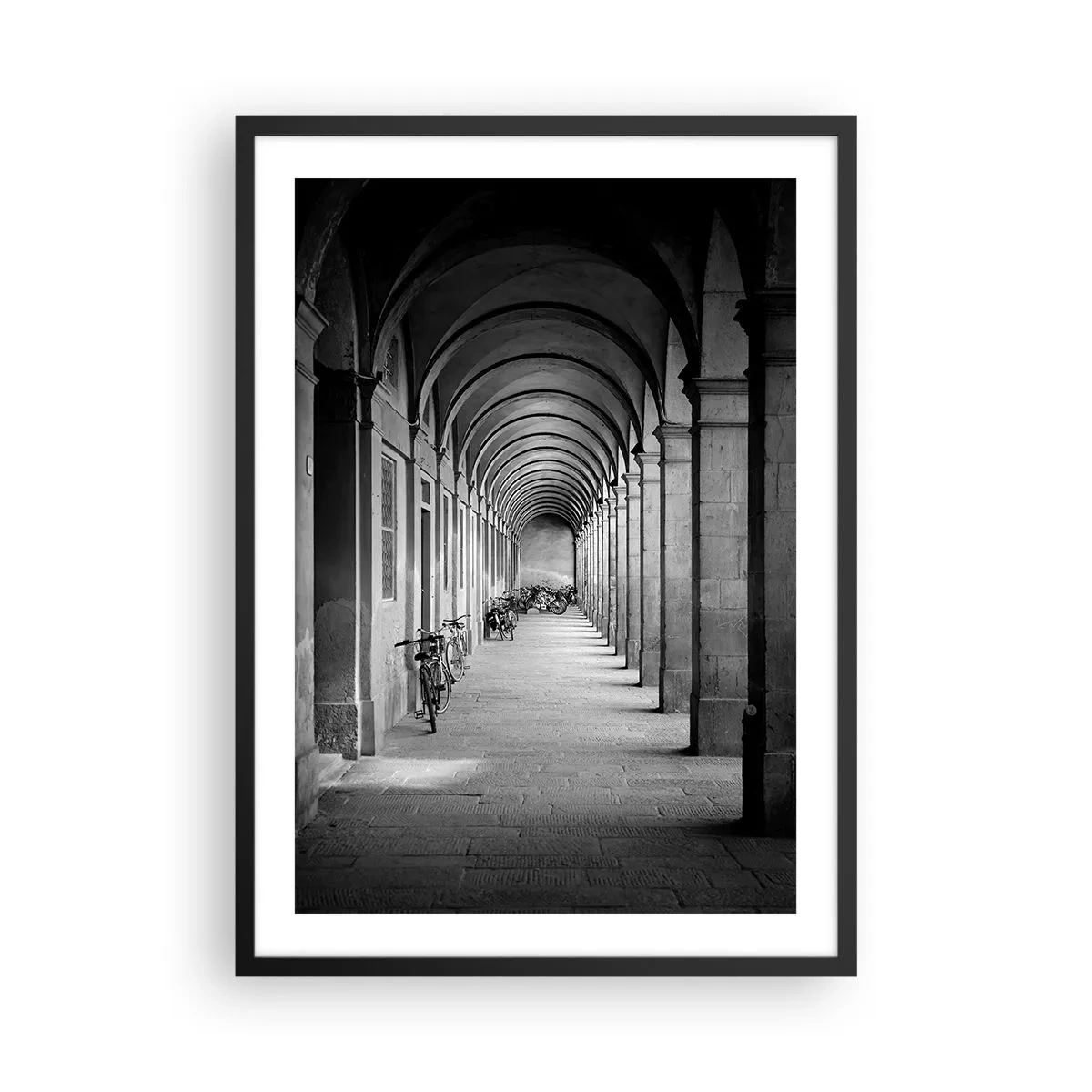 Plakát v černém rámu - Černobílá architektura arkád - 50x70cm - Pod arkádami - Moderní nástěnná dekorace do obývacího pokoje a ložnice ARTTOR