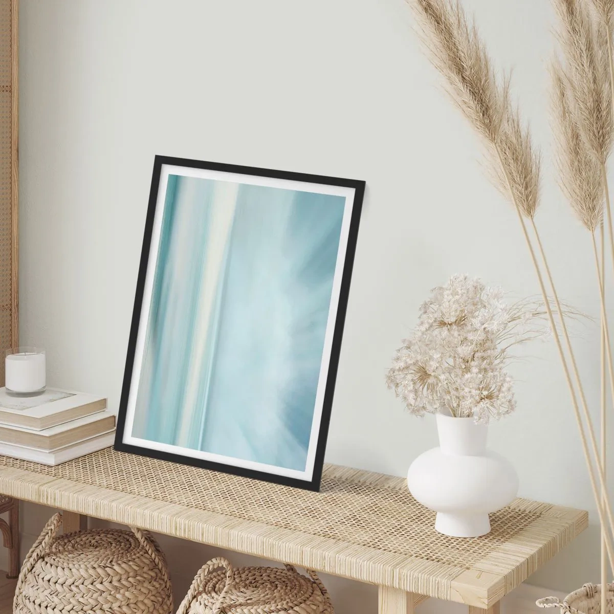 Plakát v černém rámu - Jemná abstrakce v odstínech modré a bílé - 50x70cm - Klid až kam oko sahá - Moderní nástěnná dekorace do obývacího pokoje a ložnice ARTTOR