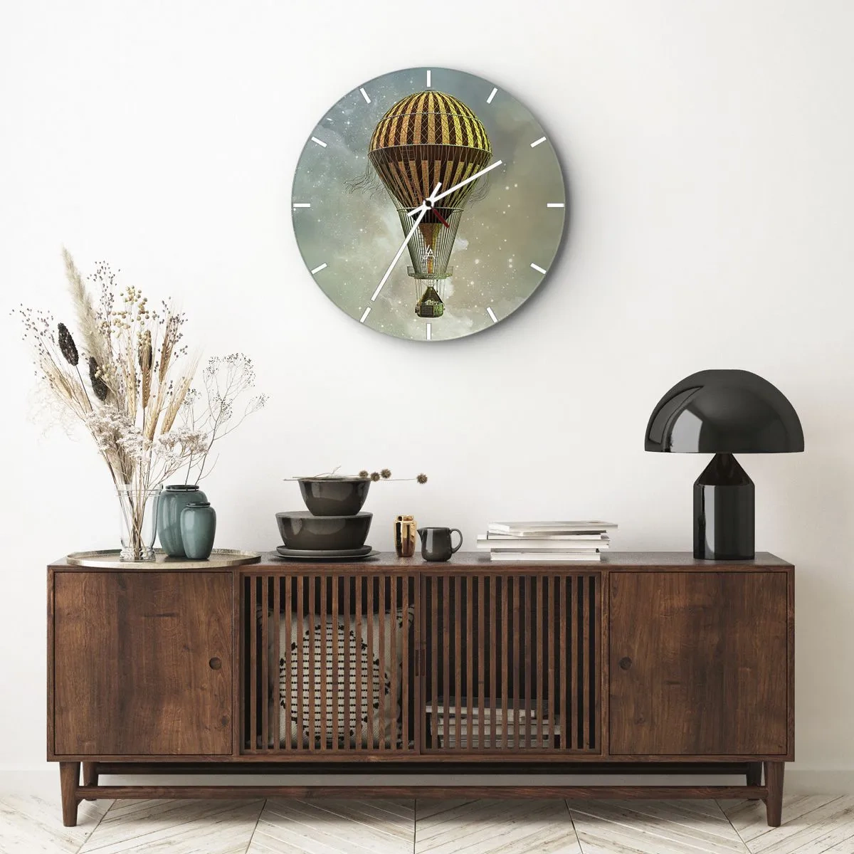 Nástěnné hodiny - Stylizovaný balón vznášející se nad hvězdnou oblohou s retro nádechem. - 30x30cm - Průkopnické lety - Moderní nástěnná dekorace do obývacího pokoje, kuchyně a ložnice ARTTOR