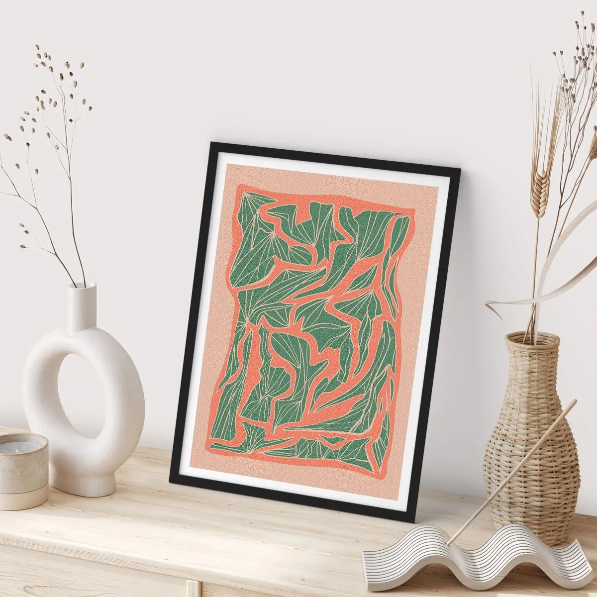 Plakát v černém rámu - Abstraktní listový vzor v odstínech zelené a terakoty - 50x70cm - Souboj korálů a zeleně - Moderní nástěnná dekorace do obývacího pokoje a ložnice ARTTOR