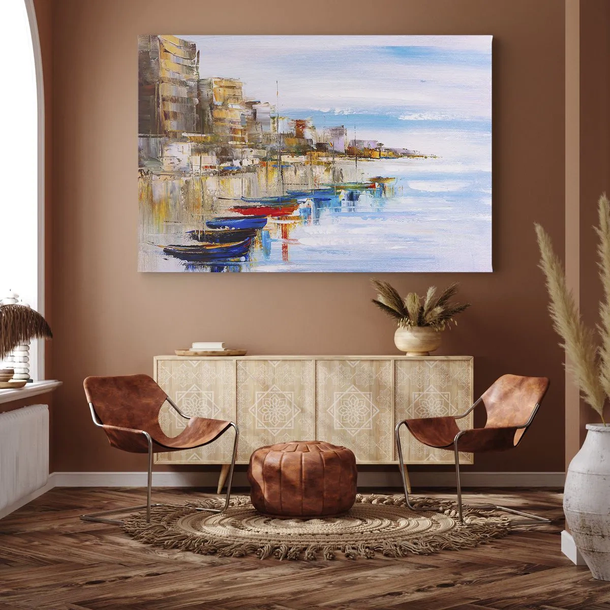 Obraz na plátně - Barevné lodě na břehu s výhledem na panorama města - 70x50cm - Vícebarevný městský přístav - Moderní nástěnná dekorace do obývacího pokoje a ložnice ARTTOR