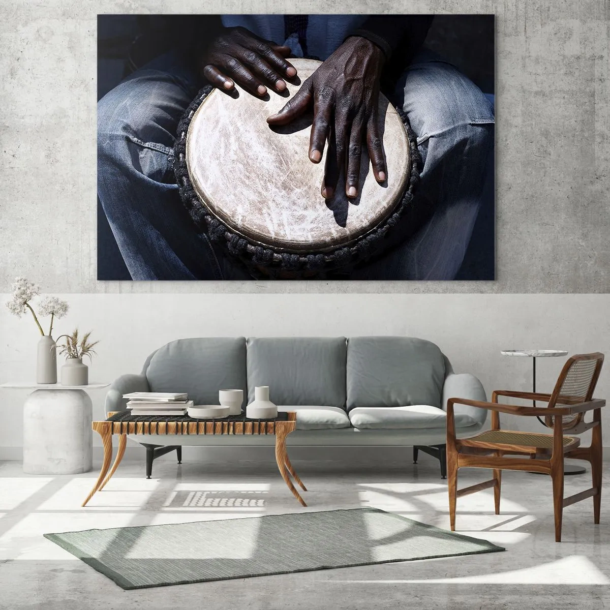 Obraz na skle - Detail rukou hrajících na buben djembe - 70x50cm - Žijte ve svém rytmu - Moderní nástěnná dekorace do obývacího pokoje a ložnice ARTTOR