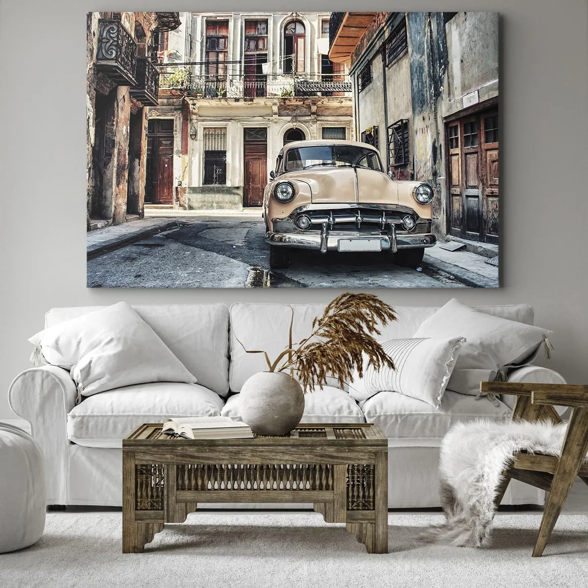 Obraz na plátně - Klasické auto na pozadí městské architektury - 70x50cm - Siesta v Havaně - Moderní nástěnná dekorace do obývacího pokoje a ložnice ARTTOR