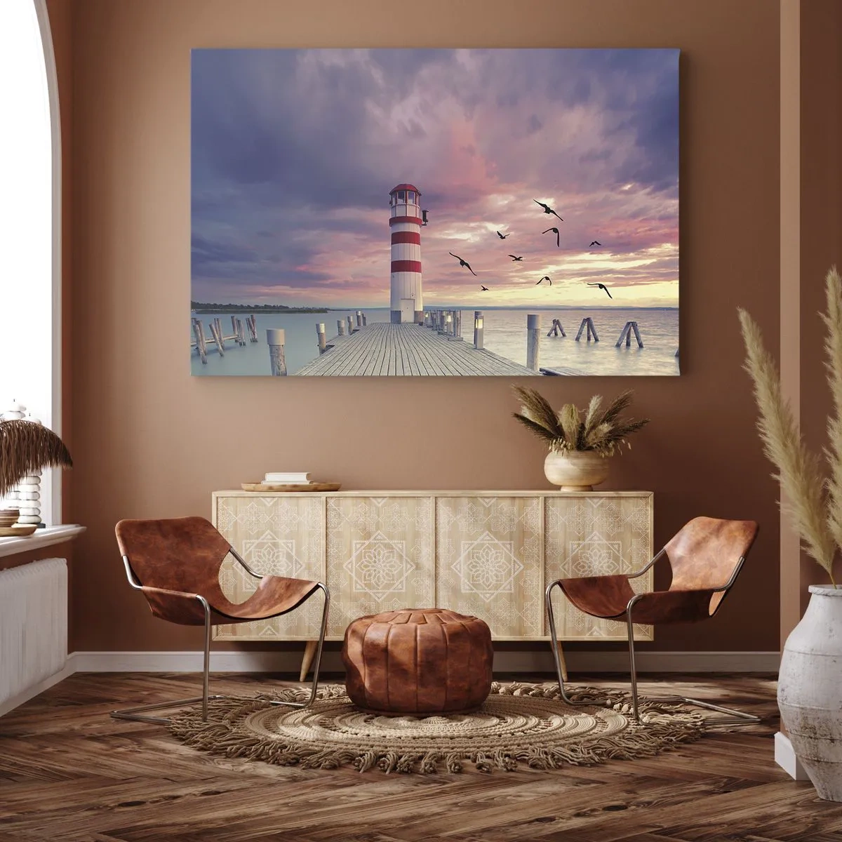 Obraz na plátně - Maják na molu obklopený malebným západem slunce - 70x50cm - Čas jít do přístavu - Moderní nástěnná dekorace do obývacího pokoje a ložnice ARTTOR
