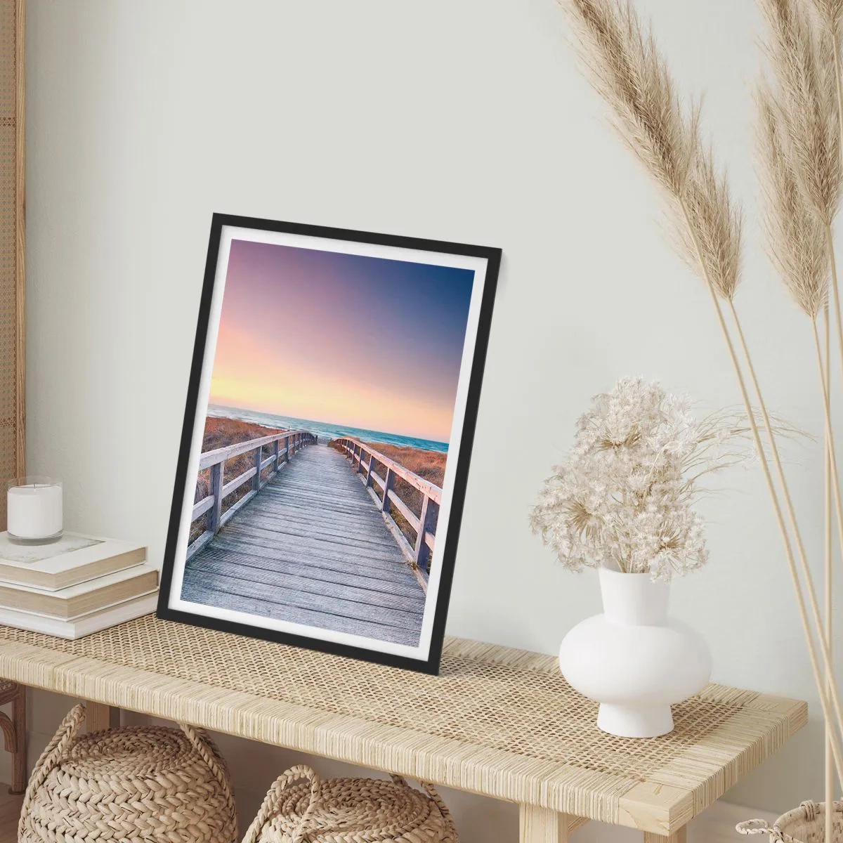 Plakát v černém rámu - Dřevěné molo vedoucí k moři při západu slunce - 50x70cm - Baltská večerní polární záře - Moderní nástěnná dekorace do obývacího pokoje a ložnice ARTTOR