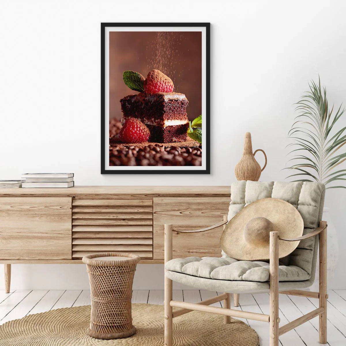Plakát v černém rámu - Čokoládový dort s malinami a kakaovými posypkami - 50x70cm - Život je sladký - Moderní nástěnná dekorace do obývacího pokoje a ložnice ARTTOR