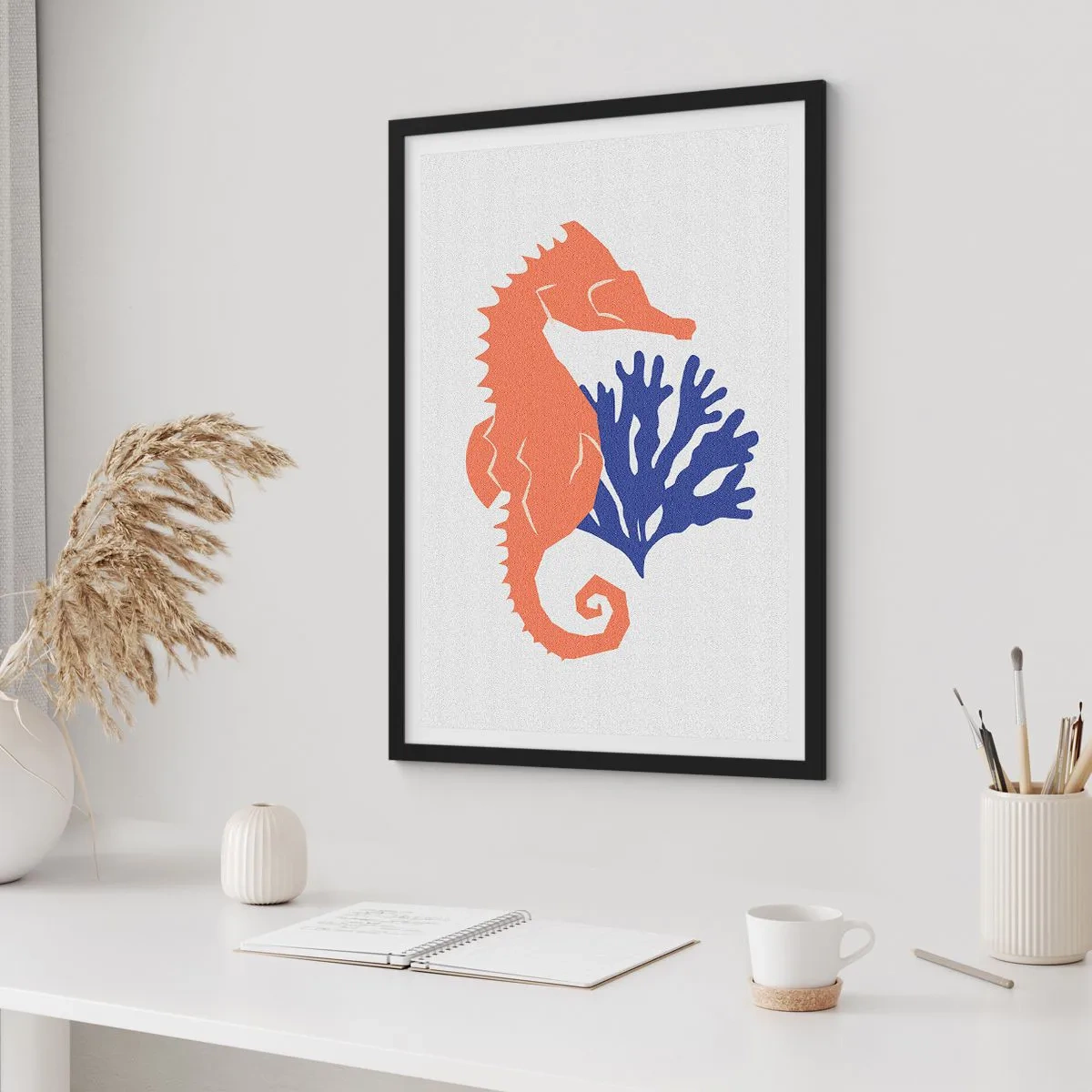 Plakát v černém rámu - Minimalistická grafika mořského koníka a korálů - 50x70cm - Na podvodní louce - Moderní nástěnná dekorace do obývacího pokoje a ložnice ARTTOR