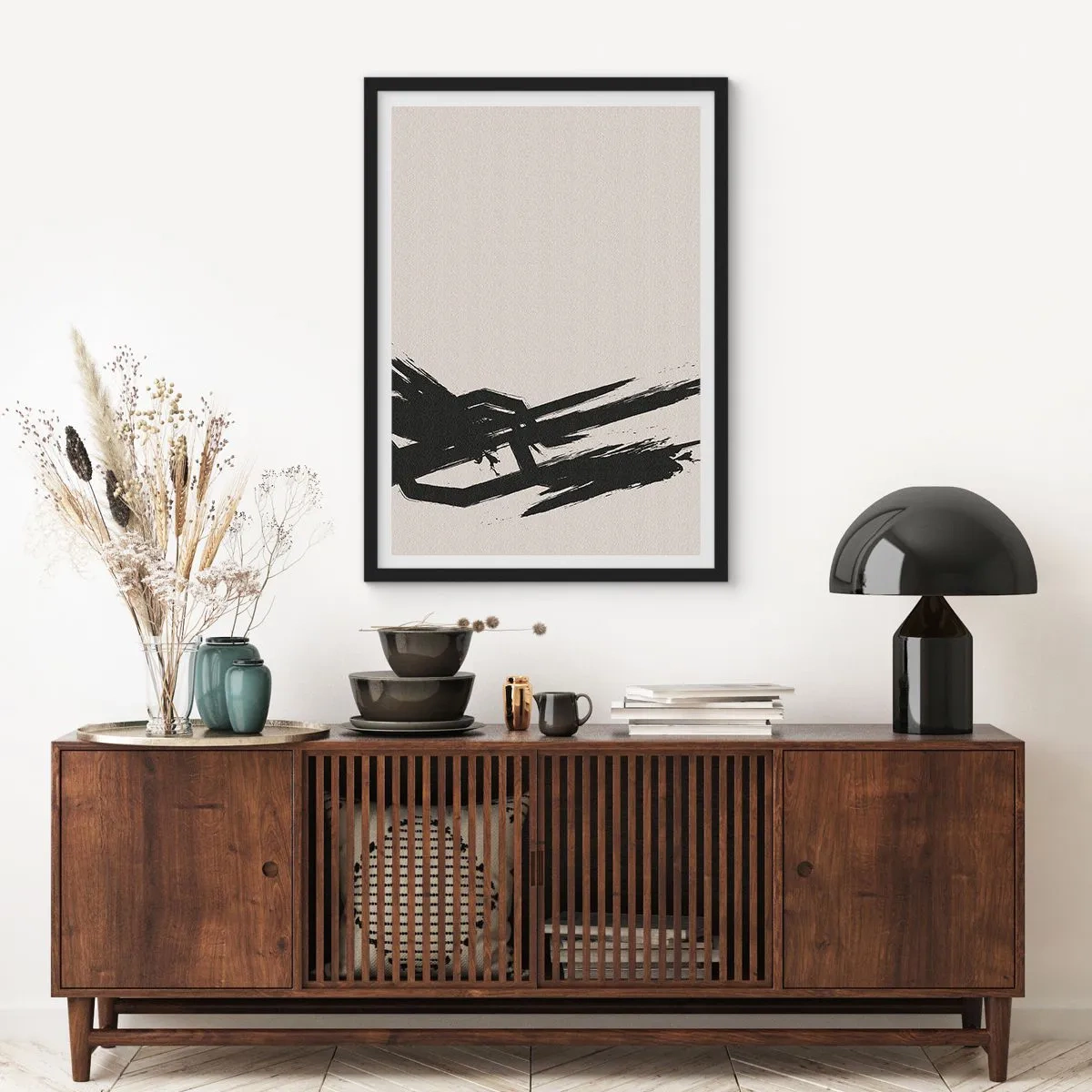 Plakát v černém rámu - Dynamická abstrakce s tahem štětce v černé barvě - 50x70cm - Nezastavitelná hybnost - Moderní nástěnná dekorace do obývacího pokoje a ložnice ARTTOR