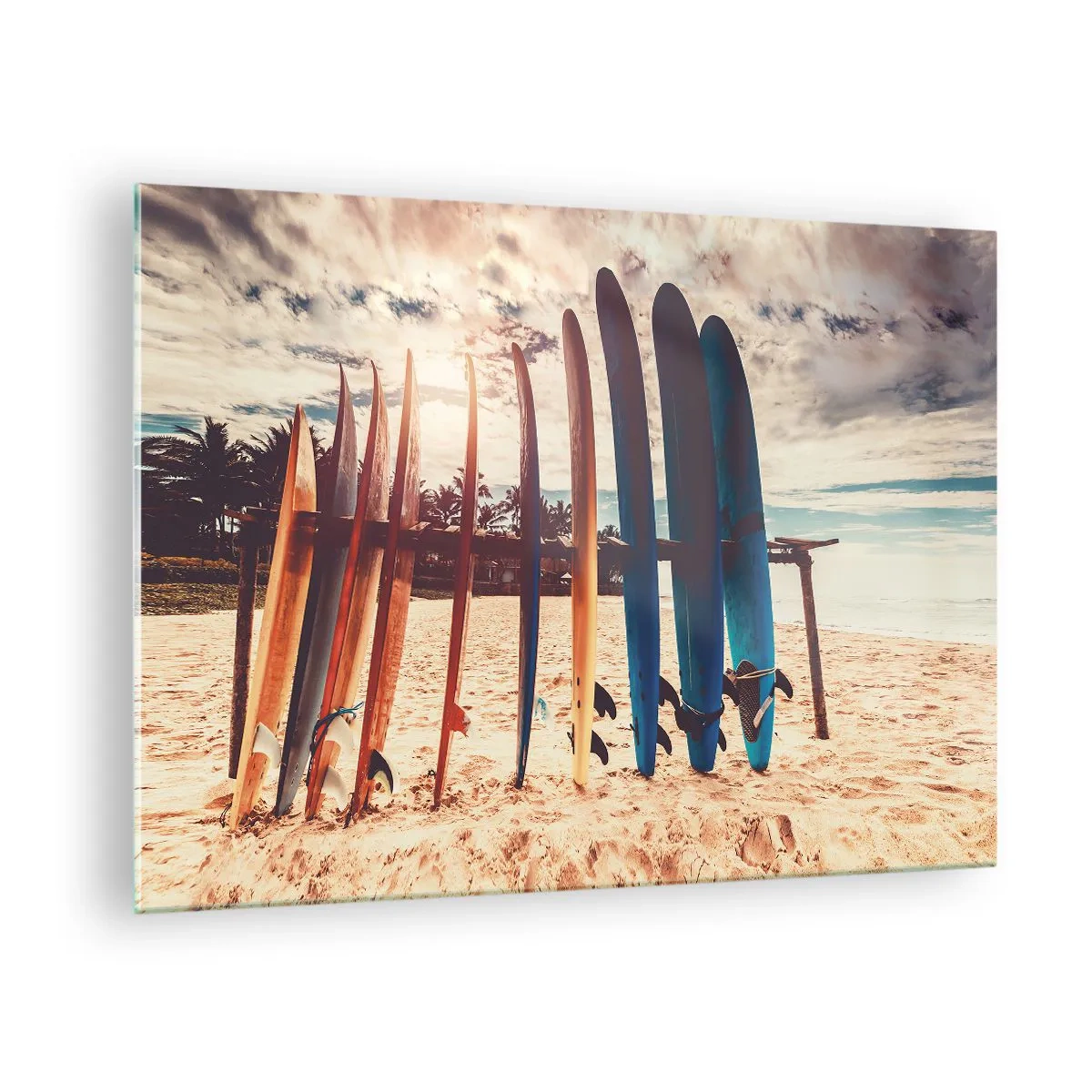 Obraz na skle - Barevné surfové prkna seřazené na pláži při západu slunce - 70x50cm - Dobrou noc, nashle zítra. - Moderní nástěnná dekorace do obývacího pokoje a ložnice ARTTOR