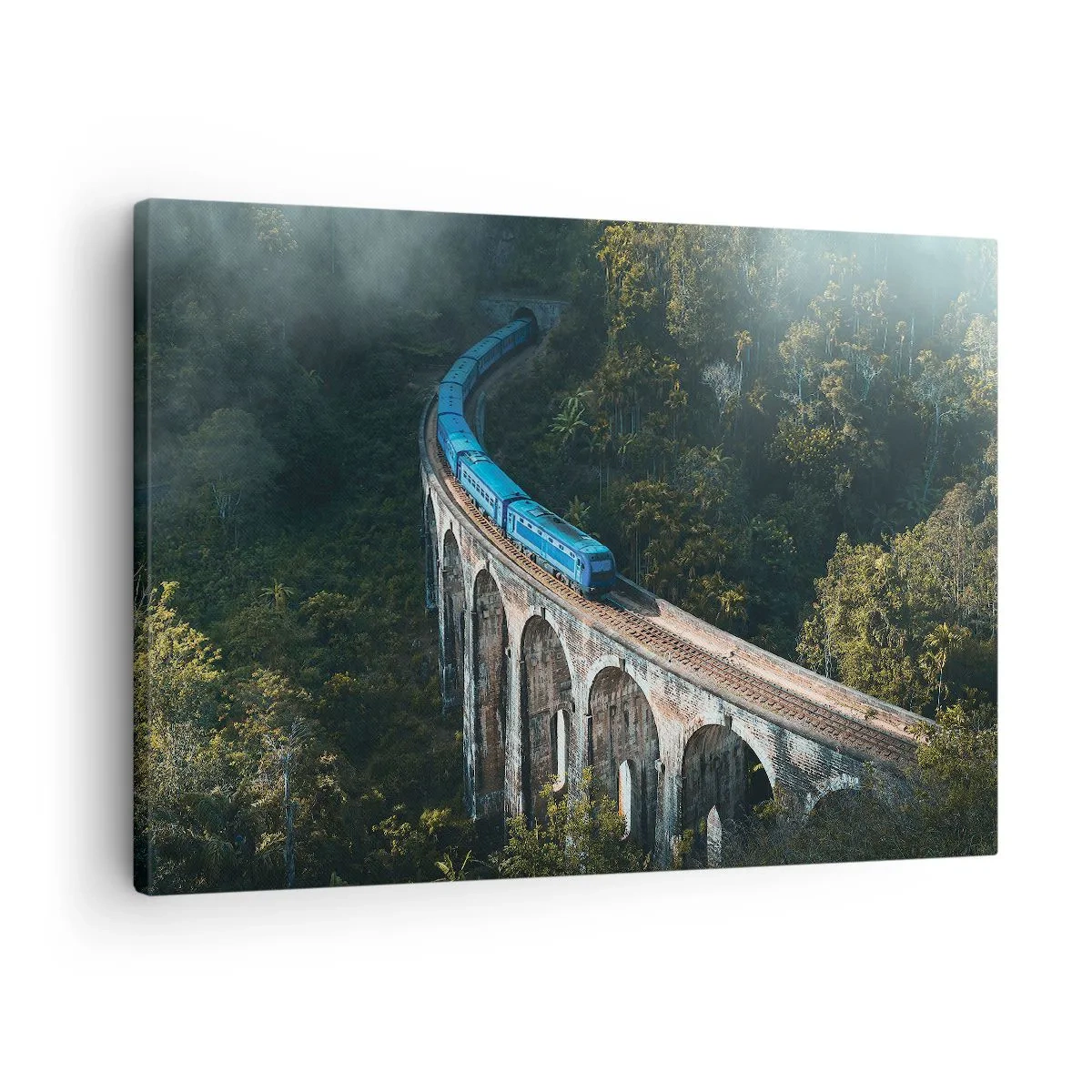 Obraz na plátně - Modrý vlak na historickém viaduktu mezi lesy - 70x50cm - Přitažlivost přírody - Moderní nástěnná dekorace do obývacího pokoje a ložnice ARTTOR