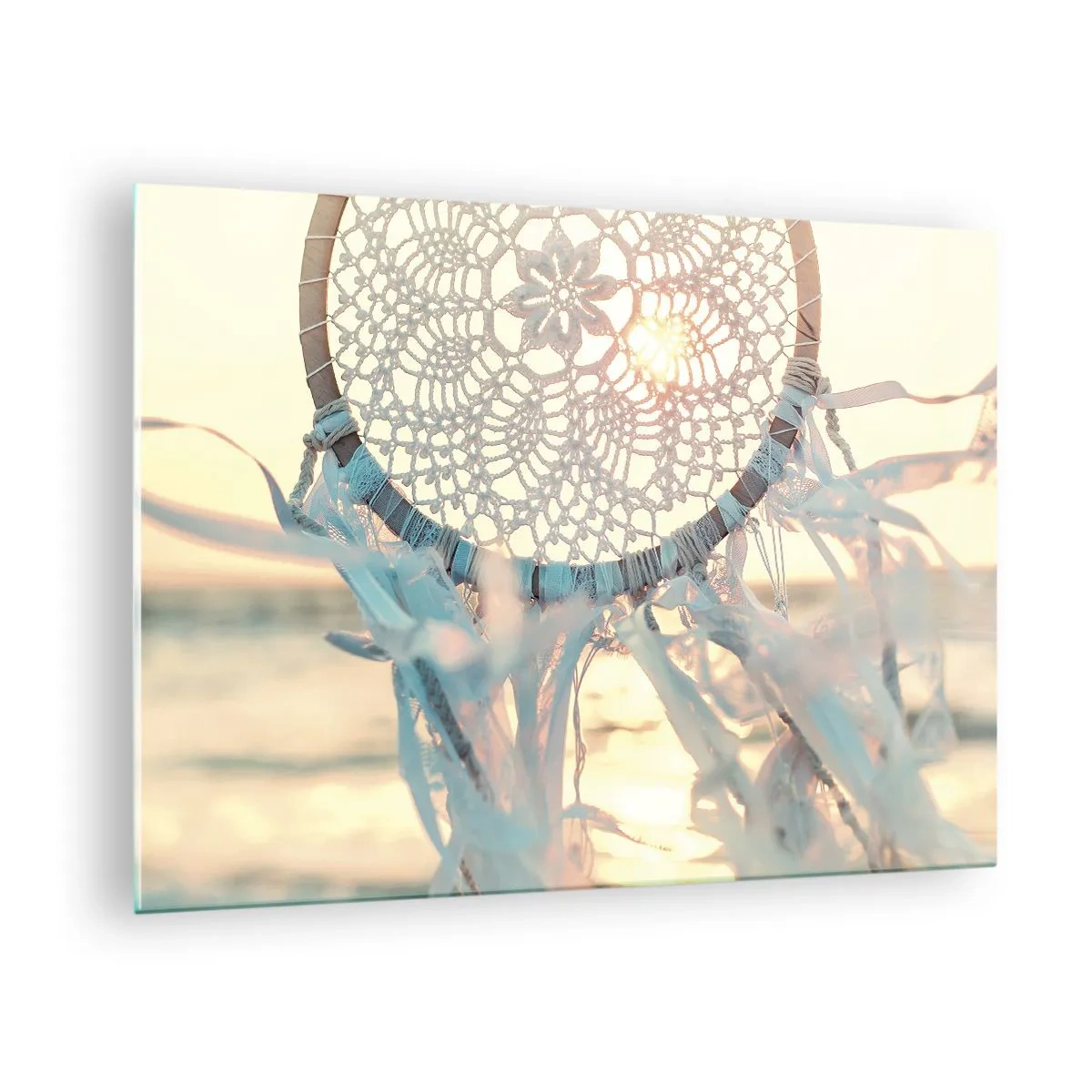 Obraz na skle - Krajkový totem s jemnými třásněmi na pozadí zapadajícího slunce nad mořem. - 70x50cm - Krajkový totem - Moderní nástěnná dekorace do obývacího pokoje a ložnice ARTTOR