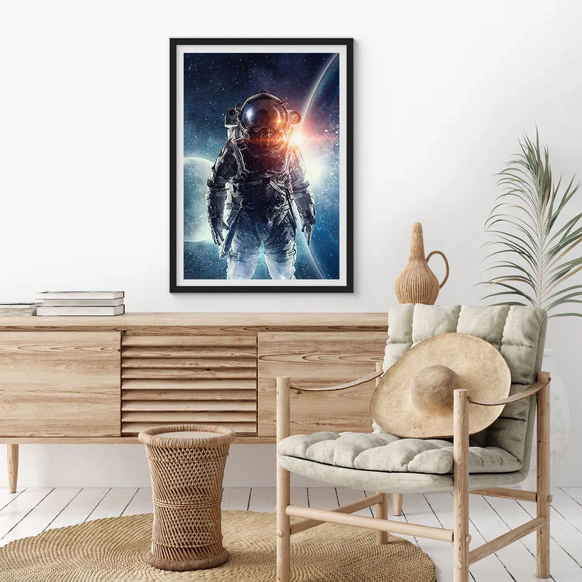 Plakát v černém rámu - Astronaut ve vesmíru s planetami a hvězdami v pozadí - 50x70cm - Vesmírné dobrodružství - Moderní nástěnná dekorace do obývacího pokoje a ložnice ARTTOR