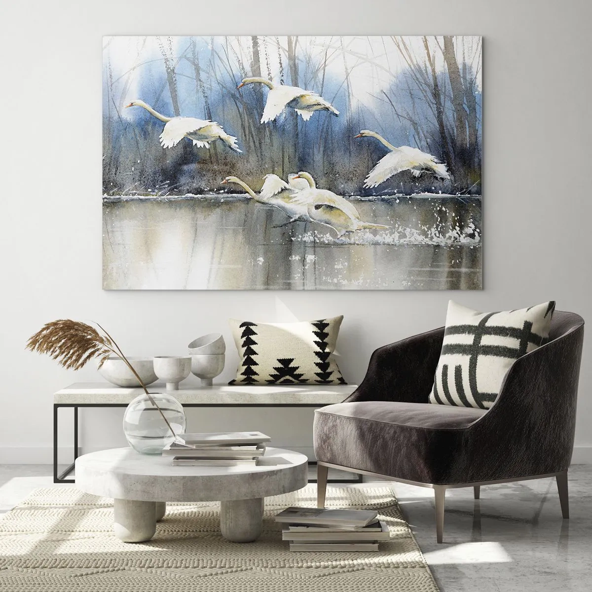 Obraz na skle - Divoké labutě létající nad klidným lesním jezerem - 70x50cm - Jako v povídce o divokých labutích - Moderní nástěnná dekorace do obývacího pokoje a ložnice ARTTOR