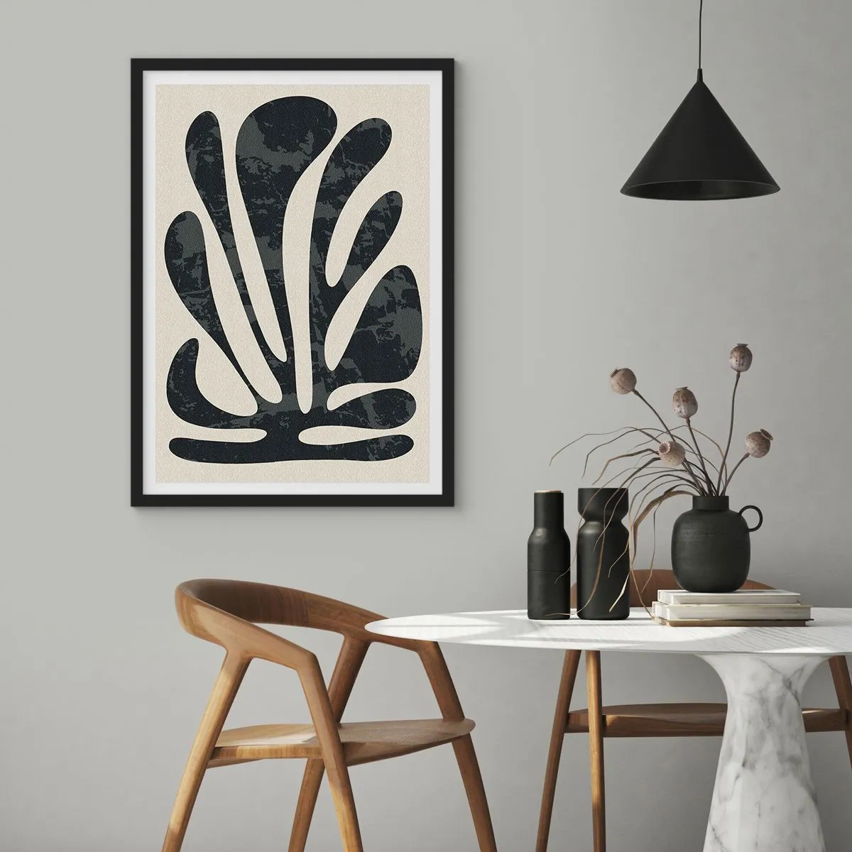 Plakát v černém rámu - Abstraktní černá rostlina na béžovém pozadí - 50x70cm - Mnohoprstá abstrakce - Moderní nástěnná dekorace do obývacího pokoje a ložnice ARTTOR