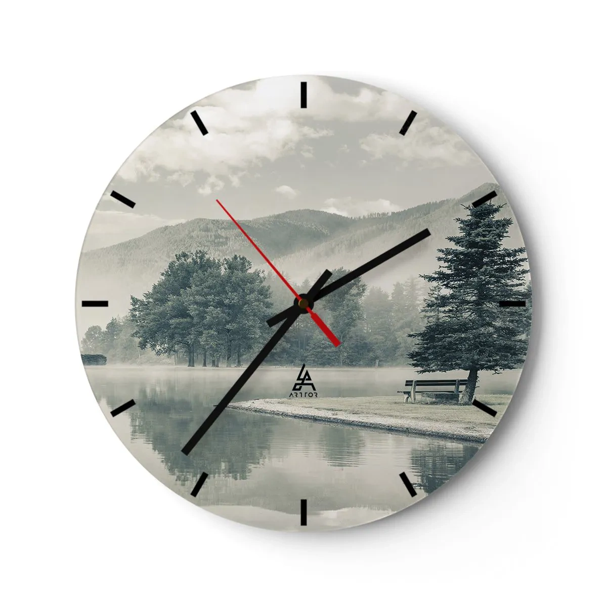 Nástěnné hodiny - Ranní mlha nad tichým jezerem mezi horami - 30x30cm - Jezero ještě spí - Moderní nástěnná dekorace do obývacího pokoje, kuchyně a ložnice ARTTOR