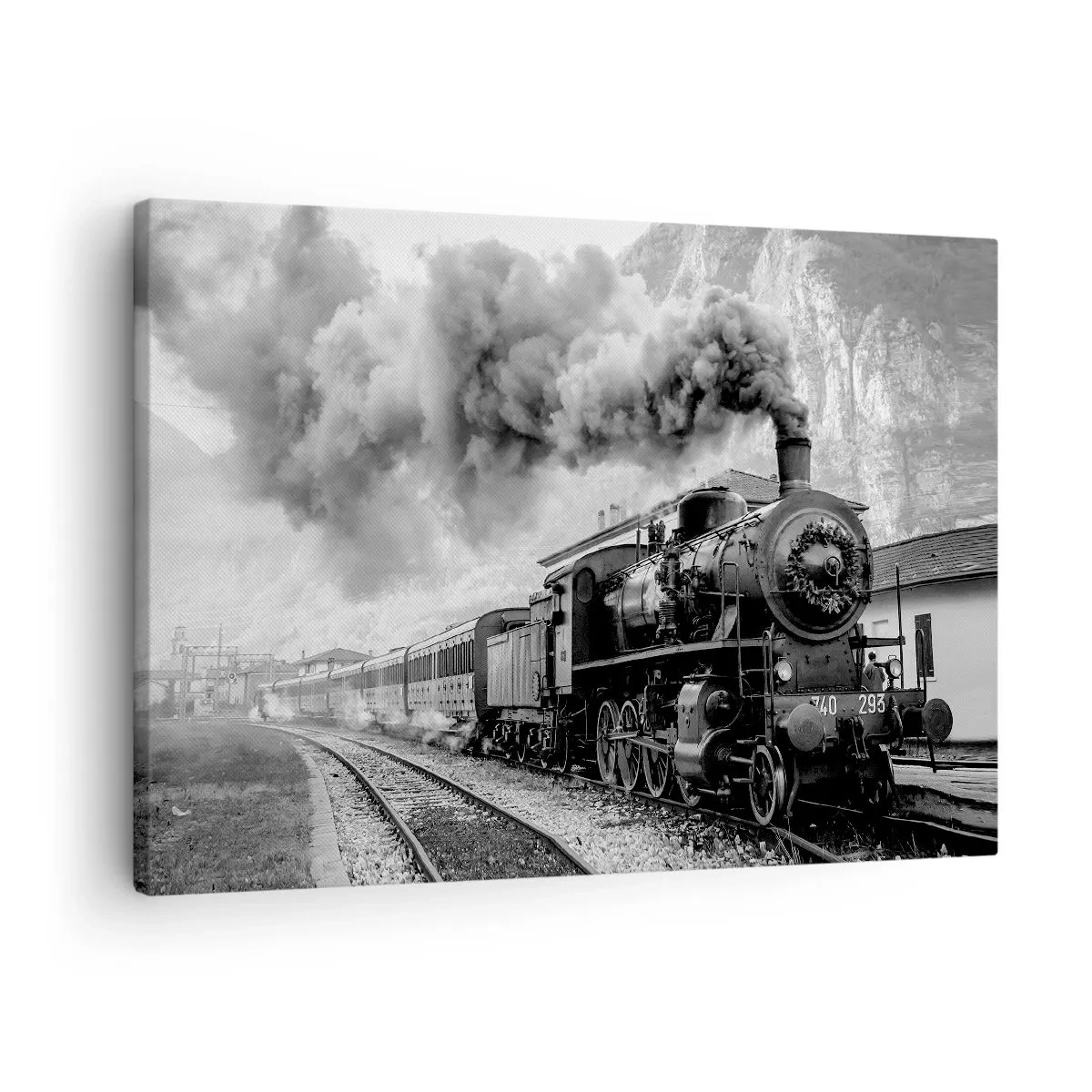 Obraz na plátně - Černobílá parní lokomotiva proti horské krajině - 70x50cm - Stojí na nádraží… - Moderní nástěnná dekorace do obývacího pokoje a ložnice ARTTOR