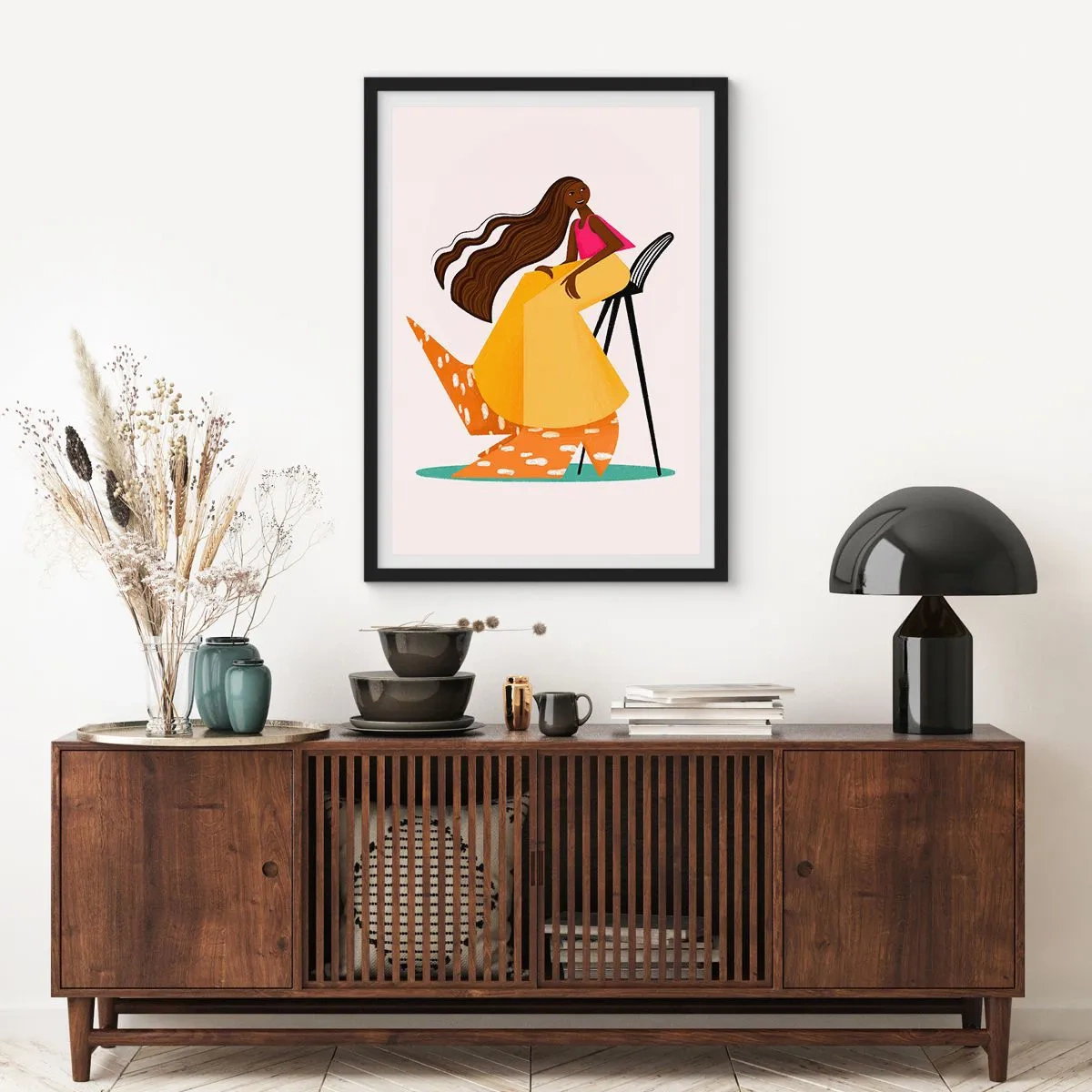 Plakát v černém rámu - Stylizovaná ženská postava v teplých barvách na abstraktním pozadí. - 50x70cm - Móda je také zábava - Moderní nástěnná dekorace do obývacího pokoje a ložnice ARTTOR