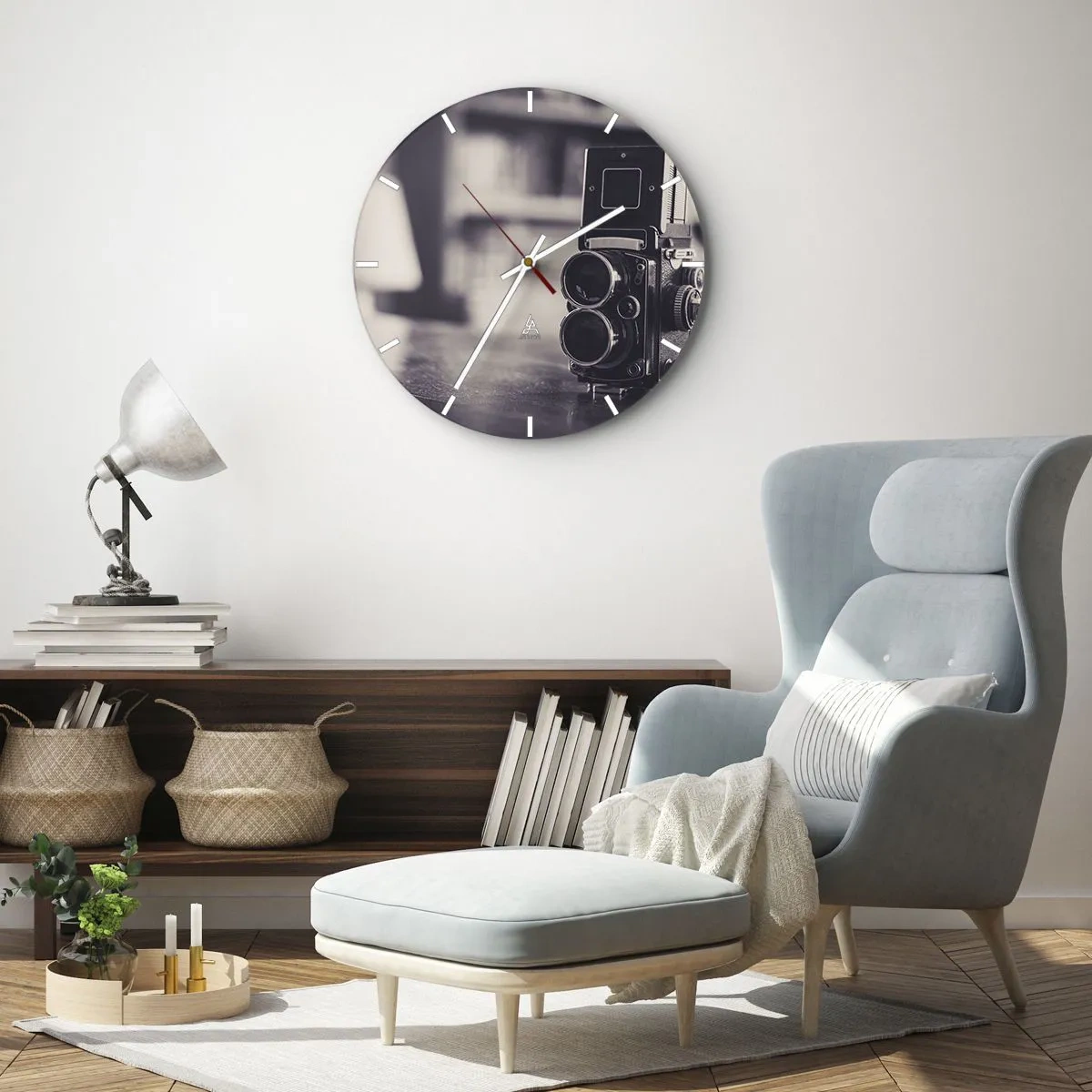 Nástěnné hodiny - Starý fotoaparát na stole v sépiové barvě - 30x30cm - Kouzlo staré fotografie - Moderní nástěnná dekorace do obývacího pokoje, kuchyně a ložnice ARTTOR