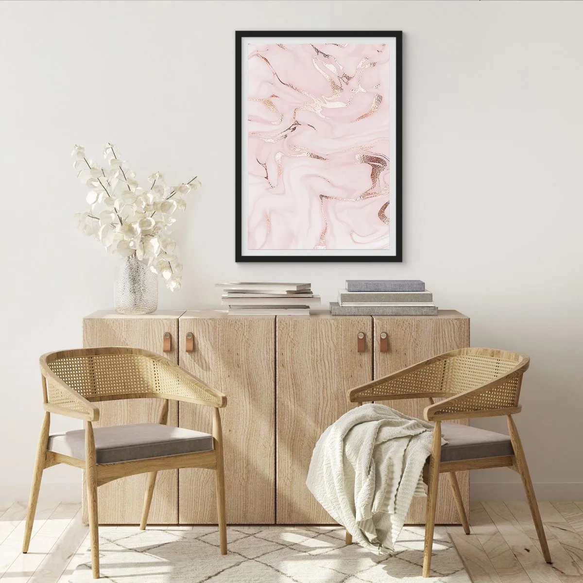 Plakát v černém rámu - Elegantní mramorový vzor v odstínech růžové se zlatými akcenty - 50x70cm - V růžovém šílenství - Moderní nástěnná dekorace do obývacího pokoje a ložnice ARTTOR